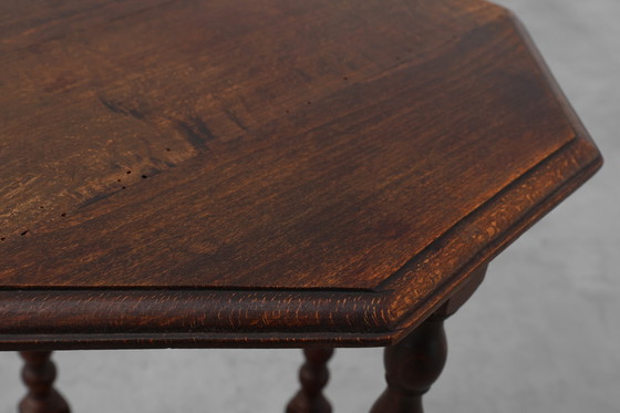 Image 1 of Table d'appoint en chêne à pieds tournés hexagonaux, France, Mid Century, années 1940