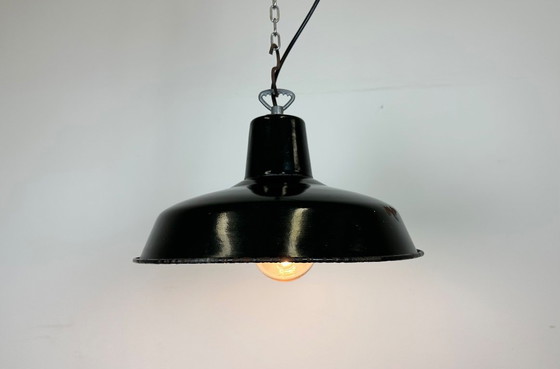 Image 1 of Industriële Franse donkergroene emaille fabriekslamp, jaren 60