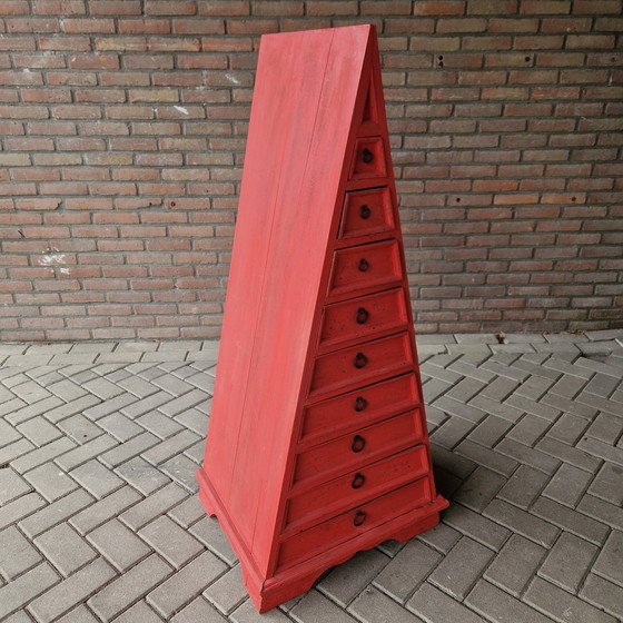 Image 1 of Commode pyramidale des années 90, armoire bohème rouge