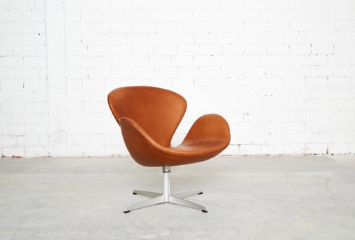 Arne Jacobsen Swan Chair voor Fritz Hansen – fauteuils, Leather (photo 2 of 18)