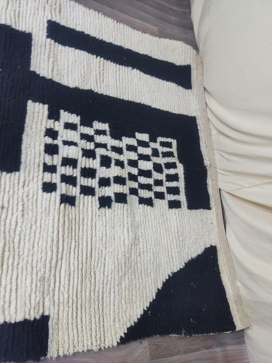 Image 1 of Alfombra bereber hecha a mano en lana tradicional blanca y negra, tamaño 150/250 cm.