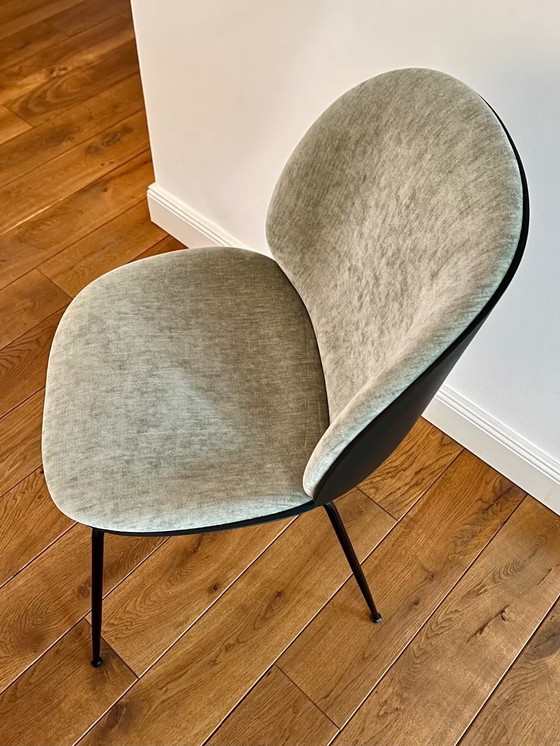 Image 1 of GUBI - "Sedia da pranzo Beetle", in plastica con rivestimento anteriore