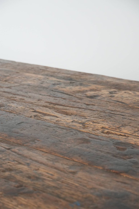 Image 1 of Grande table de salle à manger de ferme ancienne en bois de pin avec beaucoup de caractère