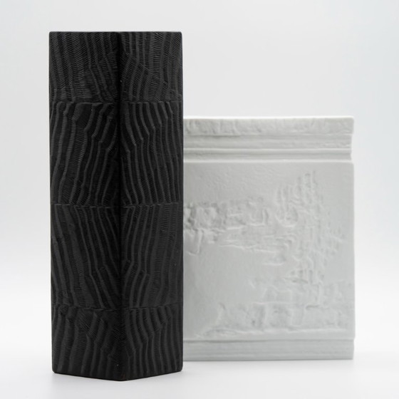 Image 1 of Martin Freyer Rosenthal Bisque Porcelaine Noire & Witte Vaas Duo OP-ART Reliëf