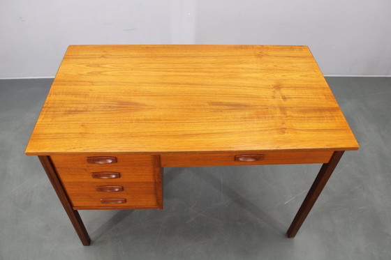 Image 1 of Scrivania danese indipendente in teak di metà secolo