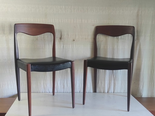 Pair of Scandinavian-style teak chairs - 1960s