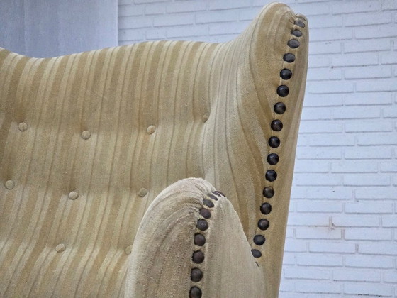 Image 1 of Dänischer Sessel aus den 1960er Jahren, hellgrüner Möbelveloursbezug, Buchenholz.