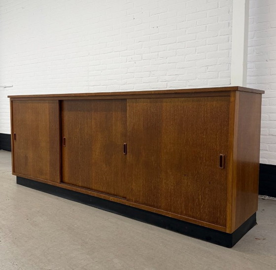 Armadio scolastico vintage in teak con ante scorrevoli – Credenze, Wood (photo 19 of 22)