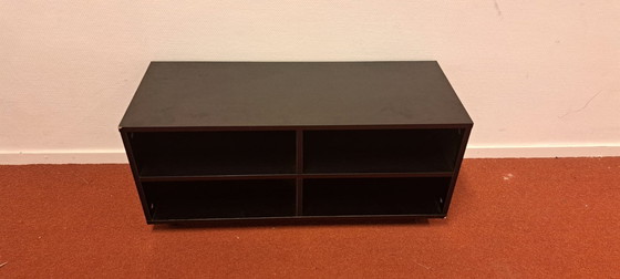 Image 1 of Piccolo mobiletto nero su ruote | compatto e pratico