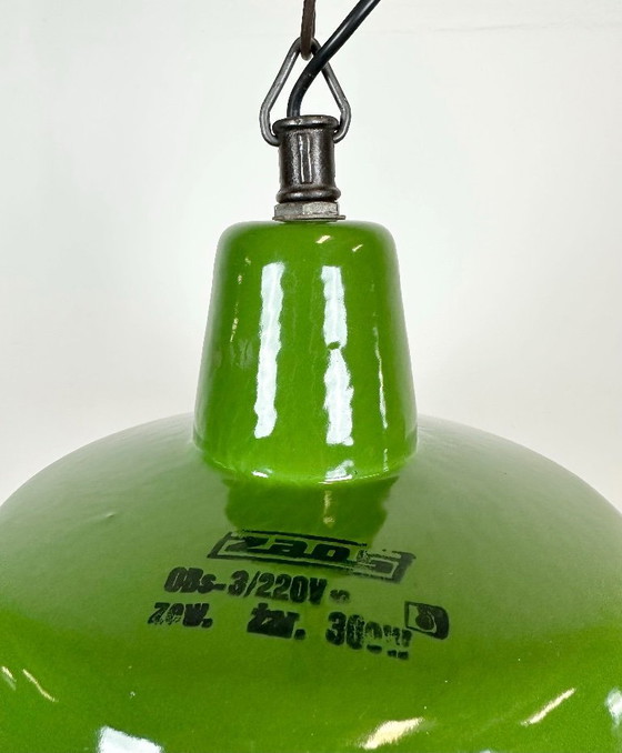 Image 1 of Lampe industrielle en émail vert de Zaos, années 1960