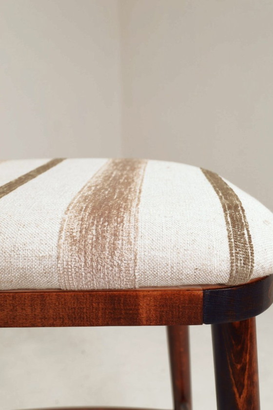 Image 1 of Rustieke beukenhouten barkrukken – gestreepte jacquard bekleding, elegante zitplaatsen voor aan het keukeneiland