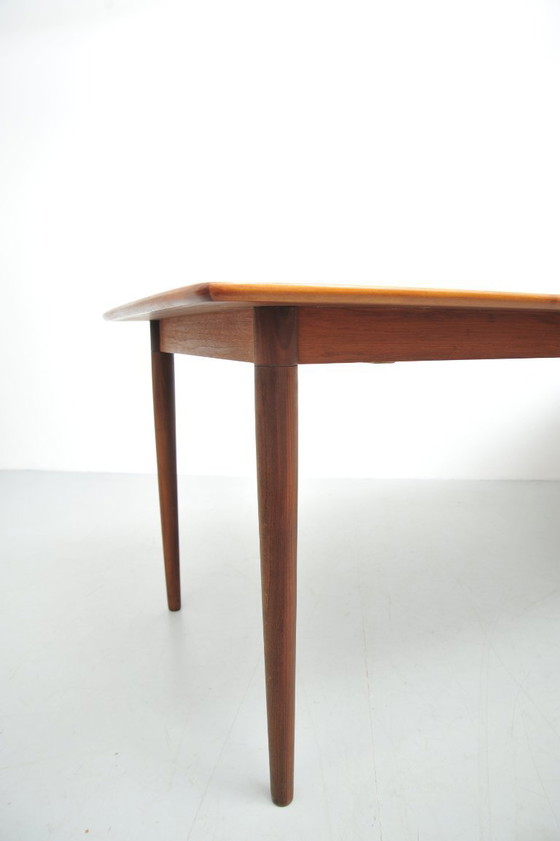 Image 1 of Table de salle à manger en teck (années 1960)