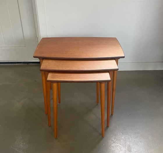 Image 1 of Tables gigognes scandinaves au design Mid Century