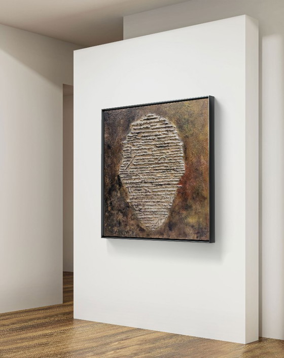 Image 1 of Líneas y Rostros – Objeto Escultórico de Pared con Relieve Crudo (121 × 121 × 4 cm)