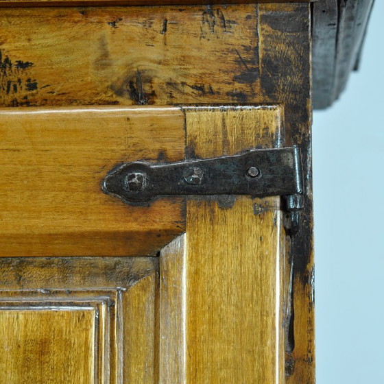 Image 1 of Cabinet en châtaignier espagnol, vers 1800