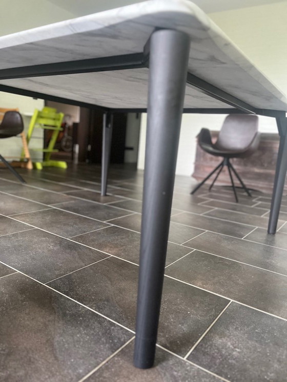 Image 1 of 1x Tisch TAVOLO95 von DePadova 140 x 140 cm mit Marmorplatte und kohlschwarzen Beinen in Bestzustand von Privat