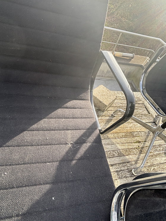 Image 1 of Vitra EA 107 en EA117 stoelen