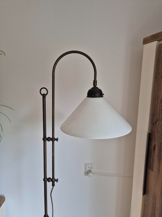 Lampada da terra - Lampada a stelo - Vetro opalino - Berliner - 1 Paralume. – Lampade da terra, Metallo (photo 5 of 15)
