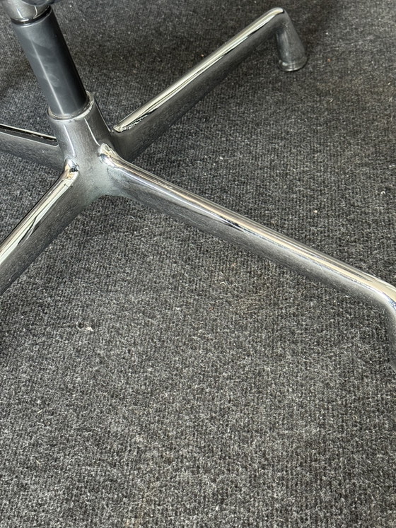 Image 1 of Fauteuil de bureau pivotant Vitra Eames Netwave ea108 ea 108