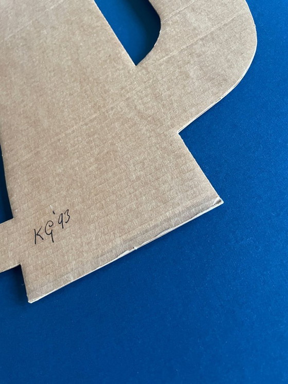Klaas Gubbels, Cardboard jug, framed with glass, signed (1993), Sculpture, Paper, Brown, Modern (photo 2 of 6)