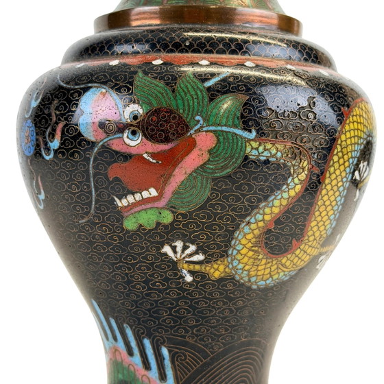 Coppia Grandi Vasi Cloisonné Cinesi – Stile Qing – Decorazione Drago Arcaico – Metal (photo 6 of 11)