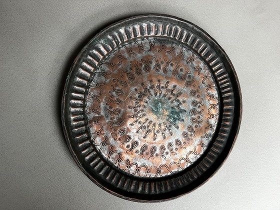 Image 1 of Piatto decorativo da parete/vassoio vintage in rame martellato Ø35 cm