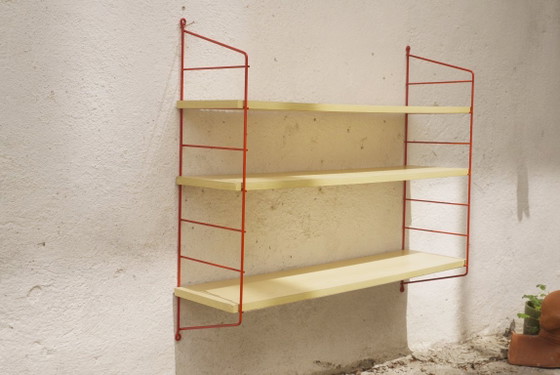 Estantería de pared estilo Tomado String, alambre de metal rojo, chapa de roble, estilo escalera de mediados (photo 3 of 23)
