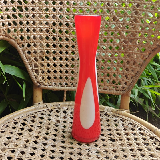 Image 1 of Vintage Mid-Century 'Cased Glass' Vase – Red & White (19 cm)