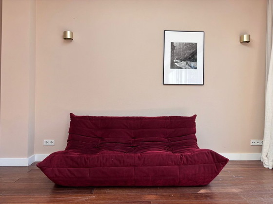 Image 1 of Togo Ligne Roset 3-Zits Alcantara Pompeian Red