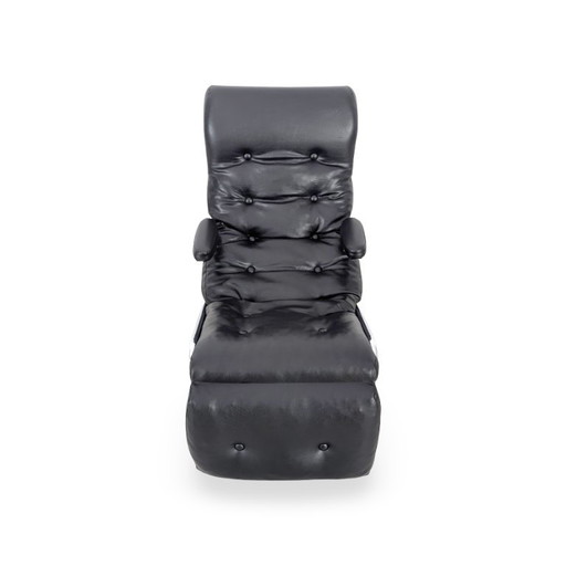 Sillón mecedora de diseño original Lama, de cuero negro, estilo Bauhaus.