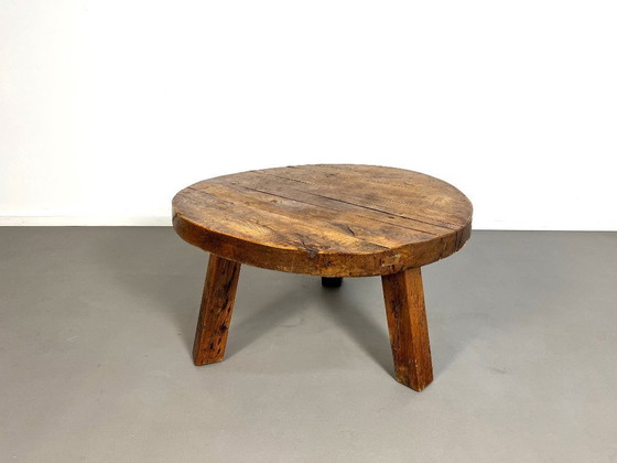 Image 1 of Antiker runder Couchtisch im spanischen Brutalismus-Stil aus massiver Eiche, 1930er Jahre
