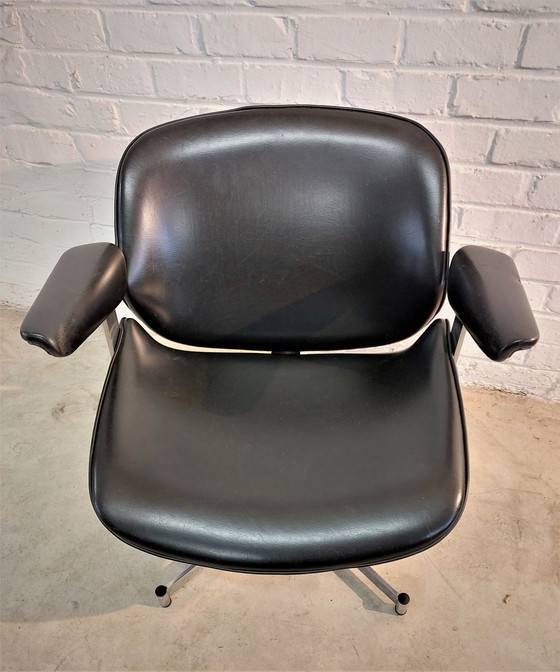 Image 1 of Artifort Exquis Lounge Chair by Geoffrey Hartcourt