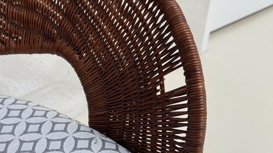 Image 1 of Deux magnifiques chaises design en rotin avec piètement chromé