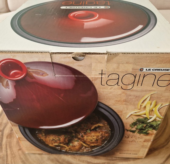 Le Creuset Tajine/Tagine 31 Cm Cerise – Nieuw In Doos – Keukenaccessoires, Cast Iron (photo 5 of 6)