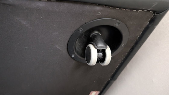 Image 1 of Poltrona Frau Puff Cubo