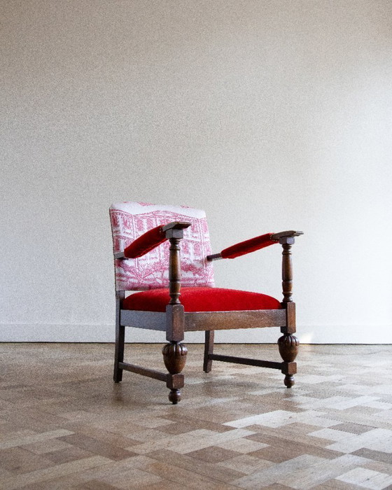 Image 1 of Fauteuil de style Louis XV – Velours mohair rouge – Imprimé café parisien