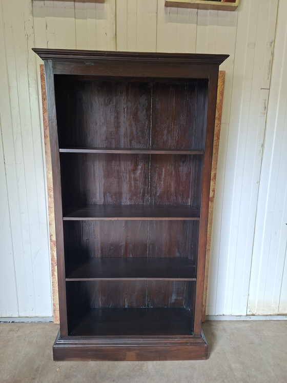 Image 1 of Dimensiones de la librería colonial de teca: 98 x 34 cm y 180 cm de alto.