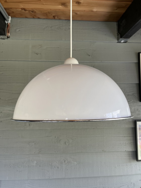 Image 1 of Grande suspension blanche vintage de style futuriste, inspirée par iGuzzini.