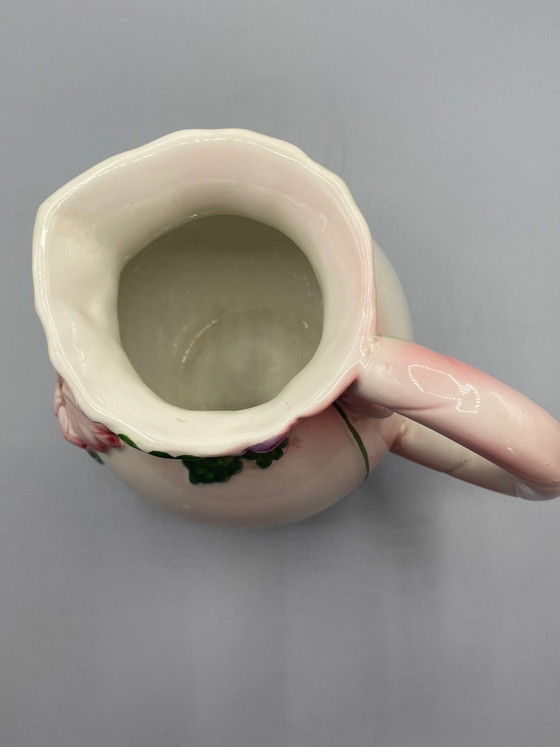 Jarra de cerámica con relieve floral pintada a mano – Loza, Ceramic, Mid Century Modern (photo 5 of 8)
