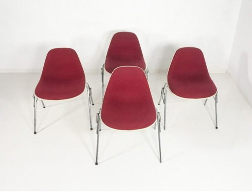 4x Vitra Fiberglas-Stühle von Charles Eames