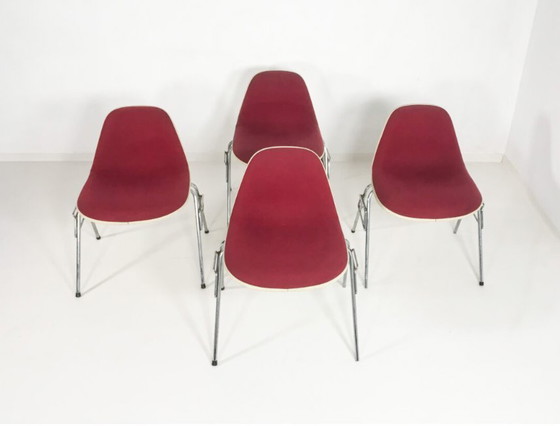 Image 1 of 4x Vitra Fiberglas-Stühle von Charles Eames