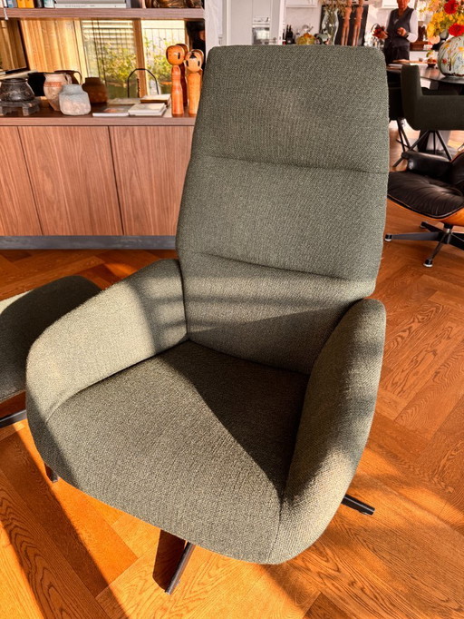 Poltrona girevole Montel Ergo con poggiapiedi