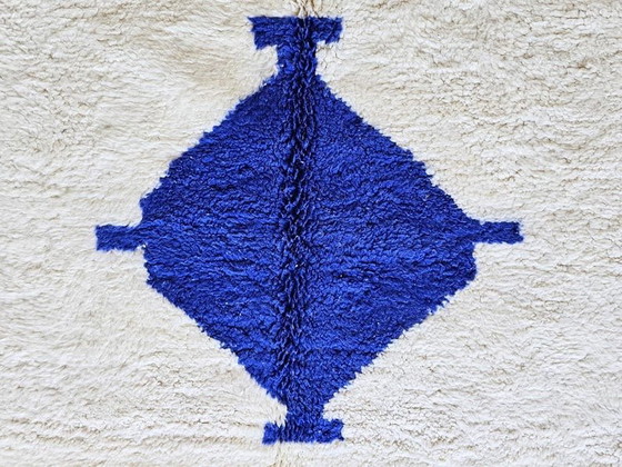 Tapis berbère fait main traditionnelle bleu et blanc 150/250 cm – Alberto Bazzani, Wool (photo 8 of 8)