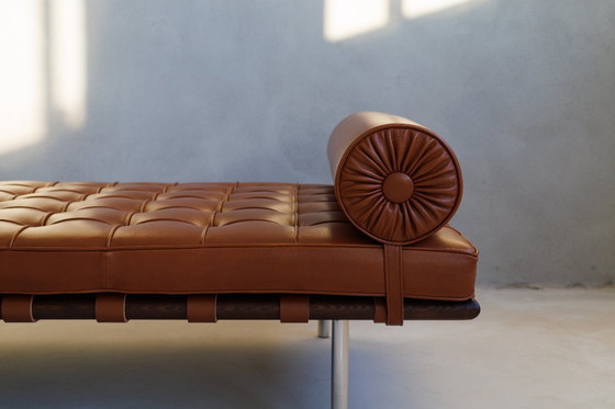 Image 1 of Barcelona ligbed van Mies van der Rohe voor Knoll - Cognac leer