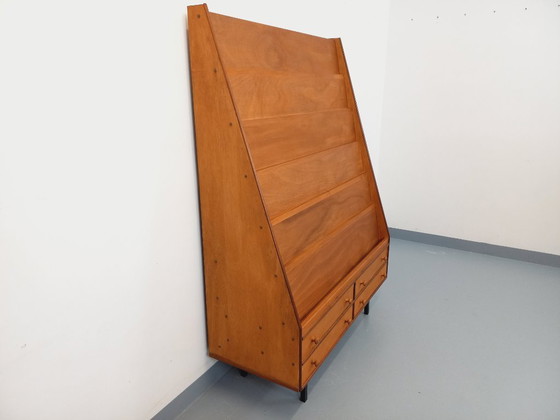 Image 1 of Vintage houten vitrinekast/boekenkast met lades uit de jaren 60.