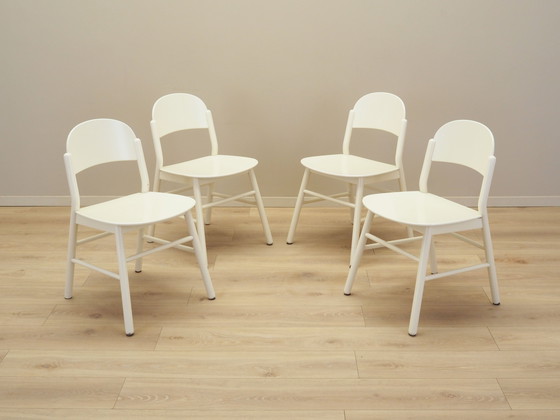 Image 1 of Ensemble de quatre chaises en hêtre, design italien, années 1970, Production : Italie