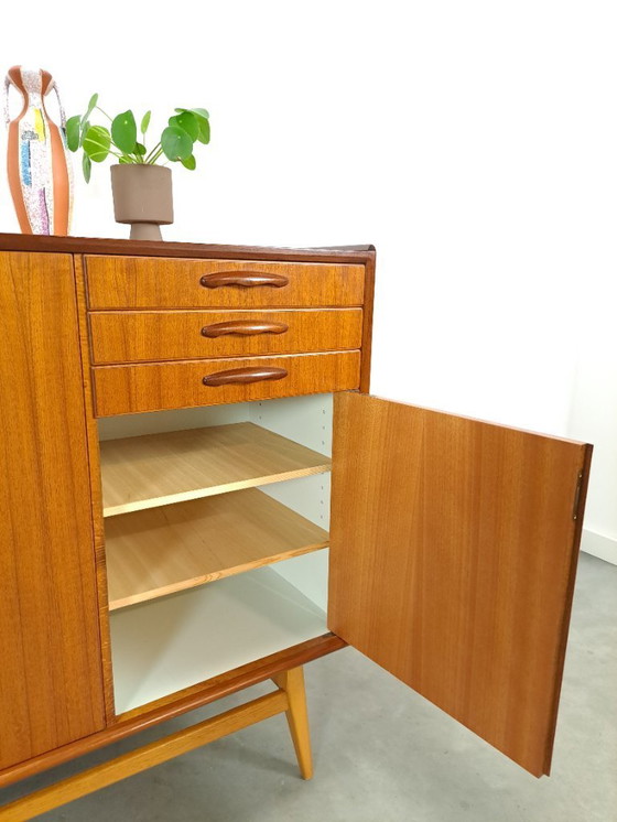 Image 1 of Armadio in teak con gambe inclinate e cassetti dalla Svezia