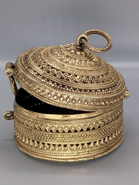 Image 1 of Exquisite Betel-Schmuckschatulle aus vergoldeter Bronze