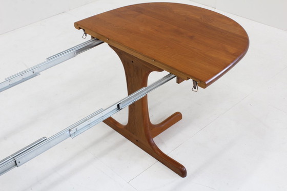 Image 1 of Tavolo da pranzo ovale allungabile in stile vintage danese, in teak massello.