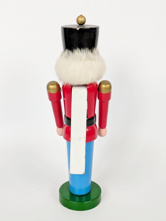 Image 1 of Statuetta tedesca vintage dello Schiaccianoci | Decorazione natalizia in legno fatta a mano